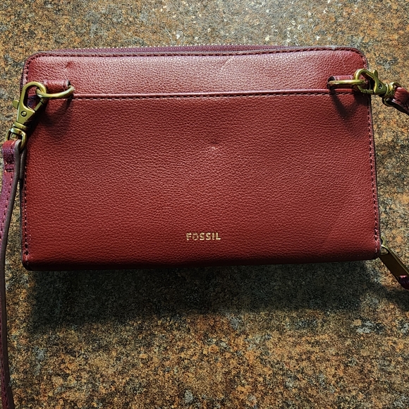 Fossil brand Burgandy Crossbody Wallet - Picture 7 of 8